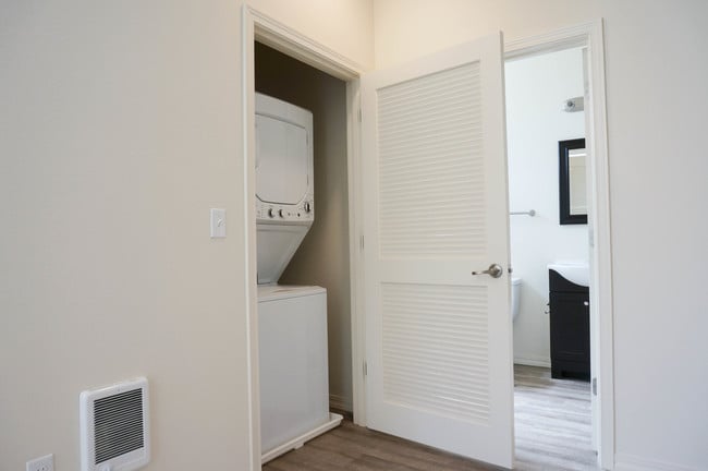 Photo - Ivanhoe (1 &amp; 2)