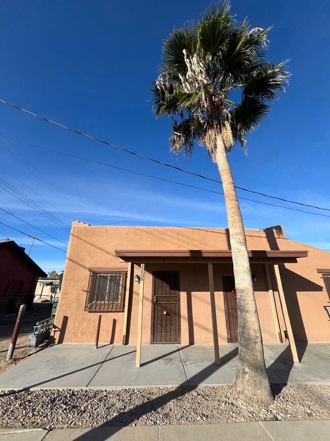Building Photo - Recently Remodeled-Charming & Cozy Studio ... Rental