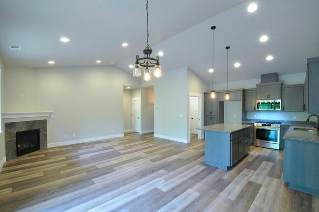 Photo - 257-259 NW Douglas St Unit 257