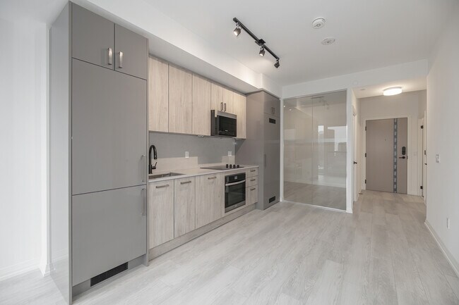 Photo - 280 Dundas St W