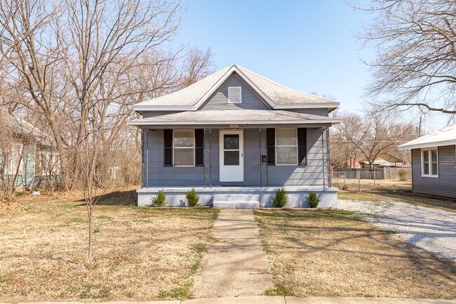 Photo - 1307 S Lewis St House