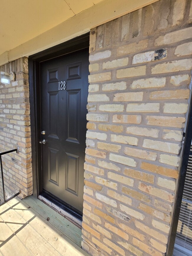Photo - 6611 Southpoint St Unidad 128