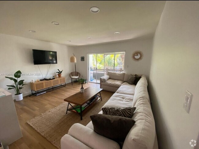 Building Photo - 7487 SW 82nd St Unit C208 Rental