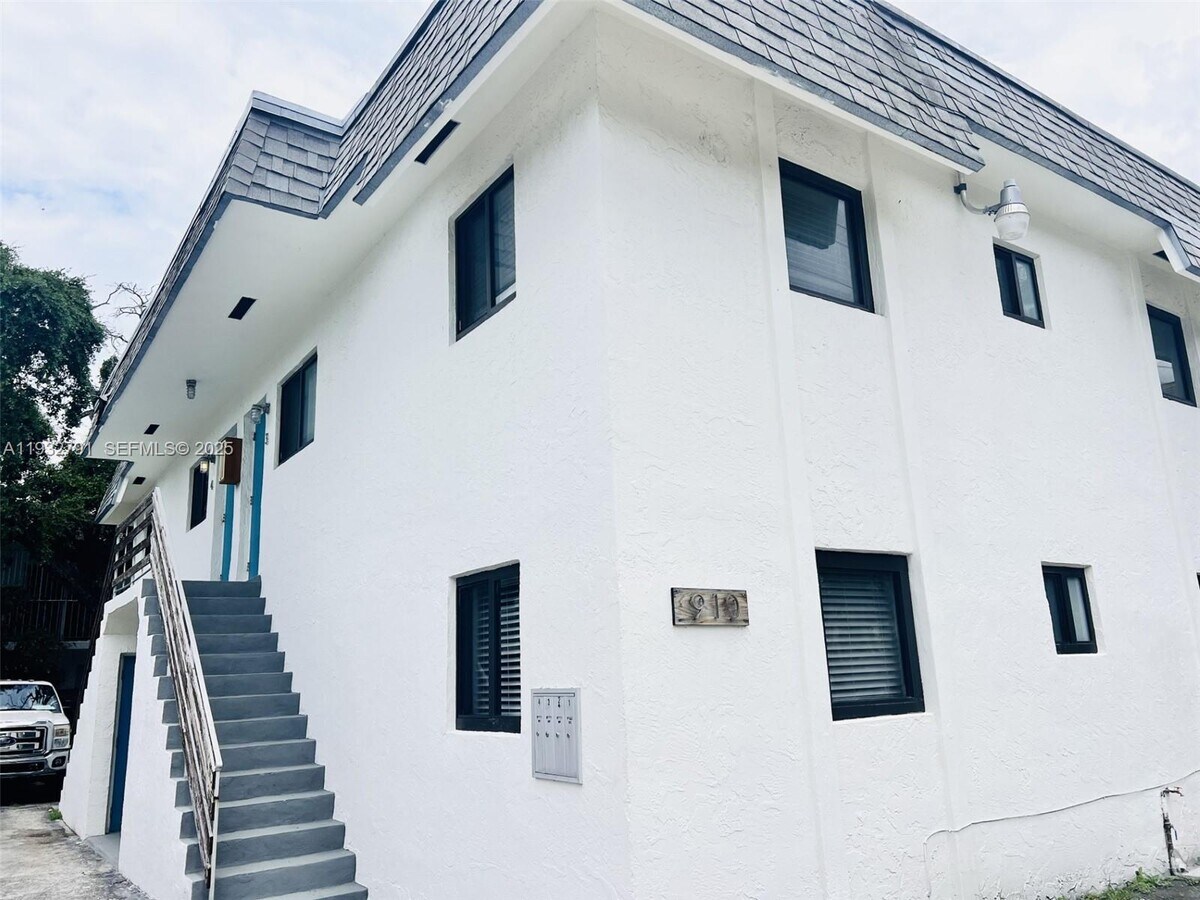 Photo - 910 SW 4th Ave Unit 3