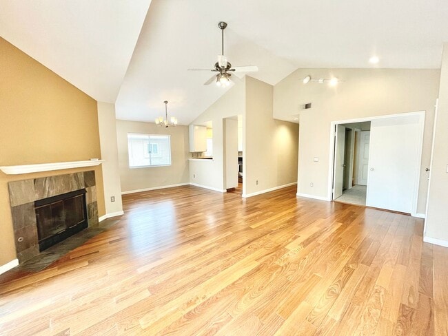 11329 Avenida De Los Lobos