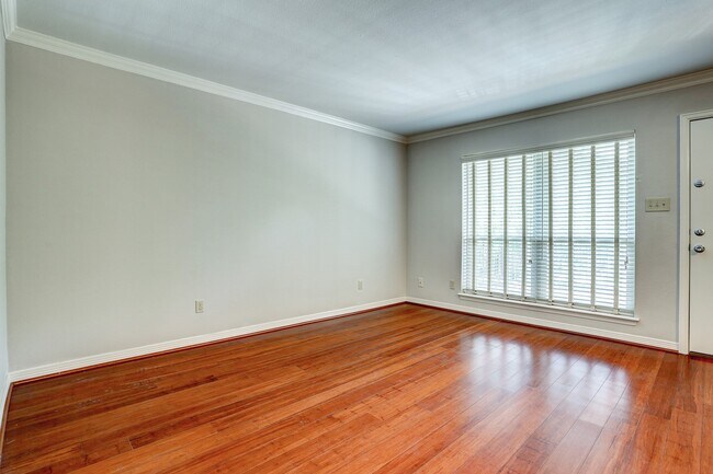 Photo - 611 Hawthorne St Unit 4