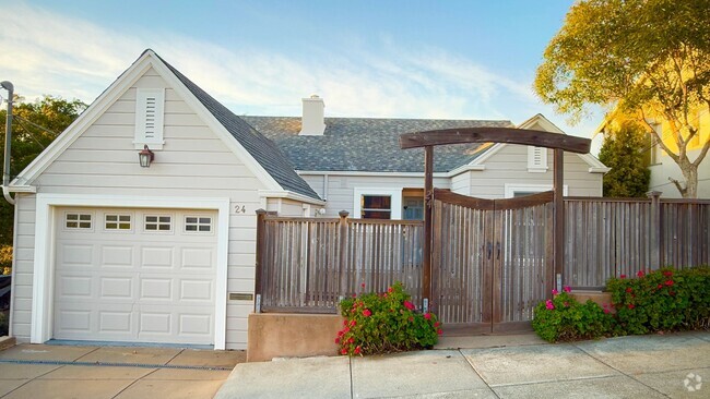 Building Photo - Coveted Piedmont Four Bedroom Home