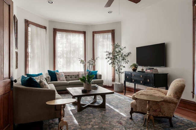 Photo - 1116 W 10th St Unit ID1292407P