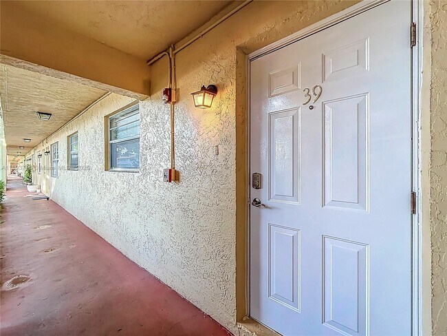 Photo - 2607 NE 8th Ave Unit 39