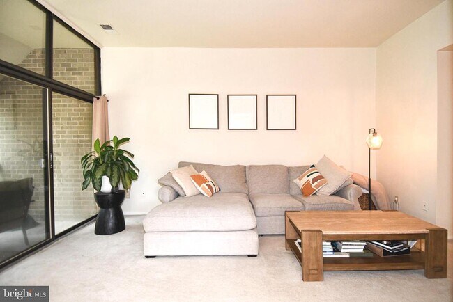 Photo - 1672 Parkcrest Cir Unit 300