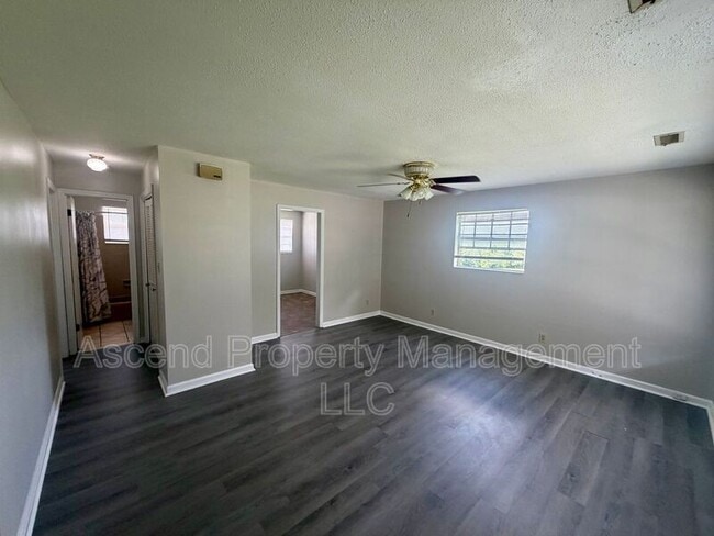 Photo - 582 Withrow Rd