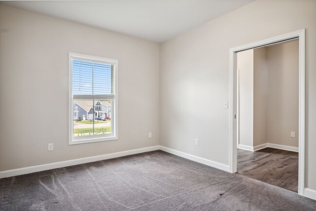 Photo - 3 bed/ 3 1/2 bath. Dog Friendly.
