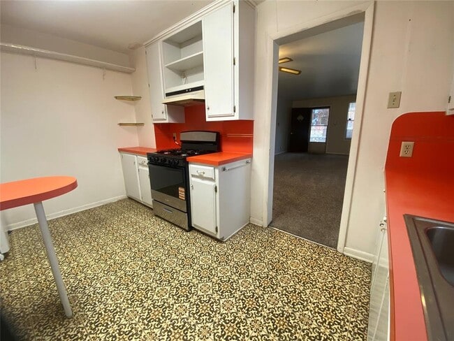 Photo - 221 N Pesotum Ave