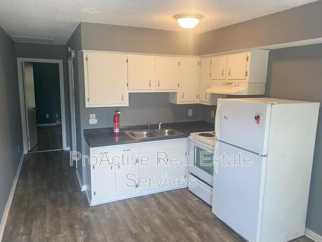 Photo - 812 W 27th St