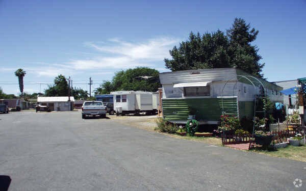 Trailer Park - Trailer Park Apartments
