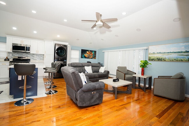 Photo - 14420 181st Pl Unit Cozy Apartment near JFK