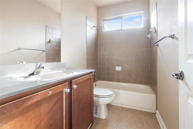Photo - 1709 Greenside Trail