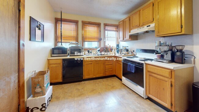 Building Photo - 47 Greenleaf Ave