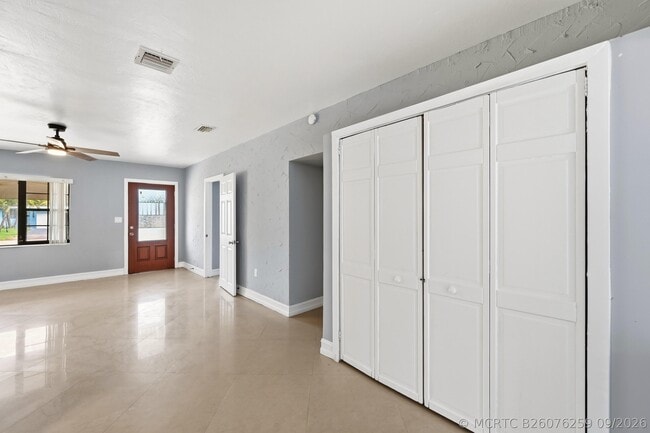 740 E Evanston Cir