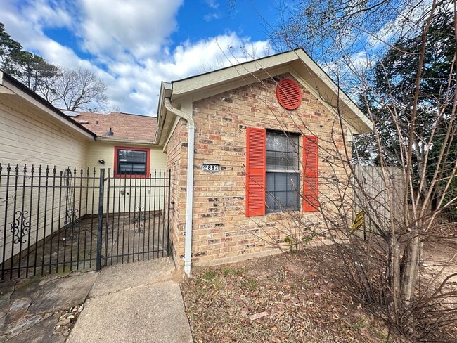 Building Photo - 2882 Mackey Ln