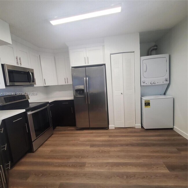 929 Hamilton Dr Unit 929F
