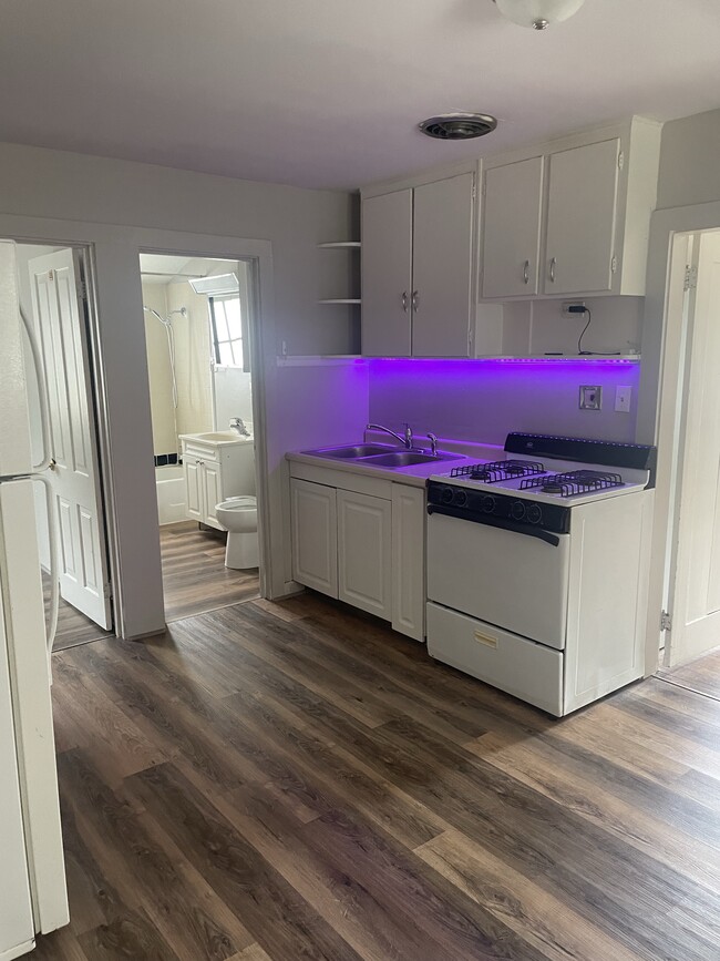 Photo - 362 W 4th St Unidad 2