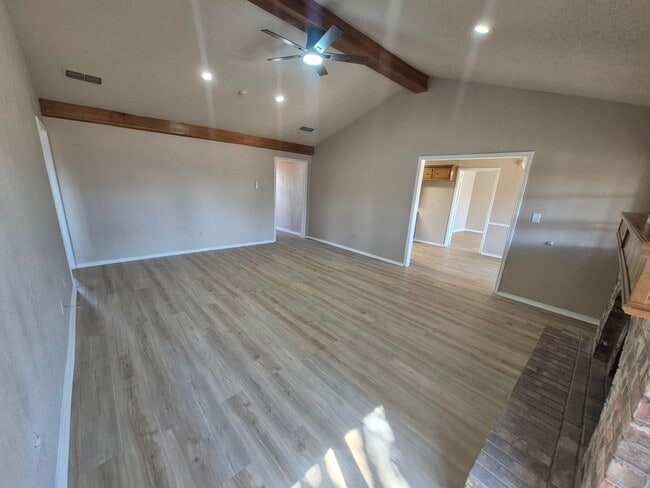 Photo - 5209 95th St