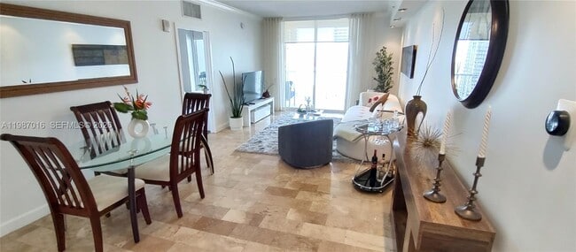 Photo - 170 SE 14th St Unidad 2805