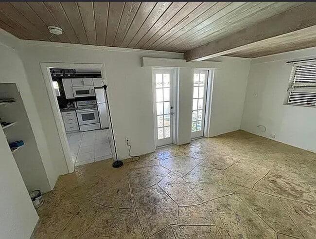 Photo - 656 Manor Dr