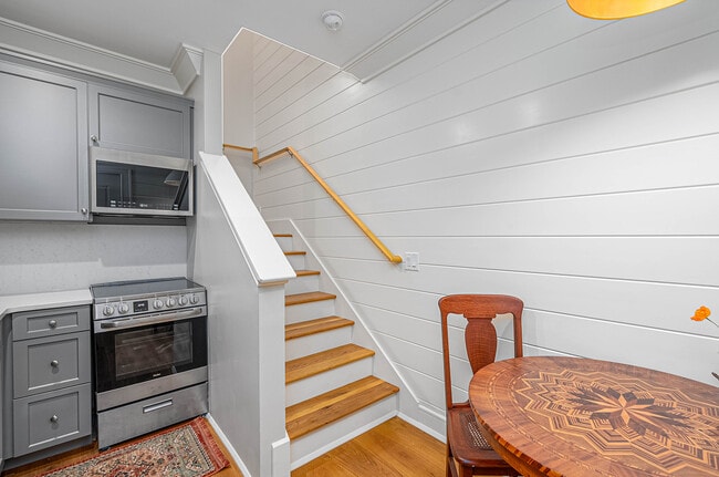 Photo - 109 E Gordon Ln