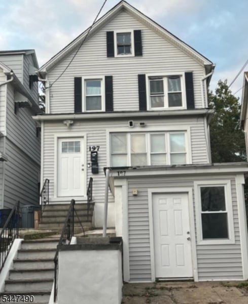 Photo - 197 Jerome Pl