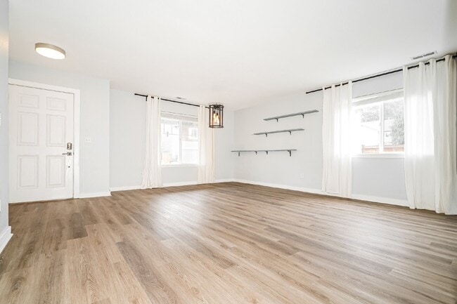 Photo - Updated 4 bedroom home in Devonshire neighborhood!