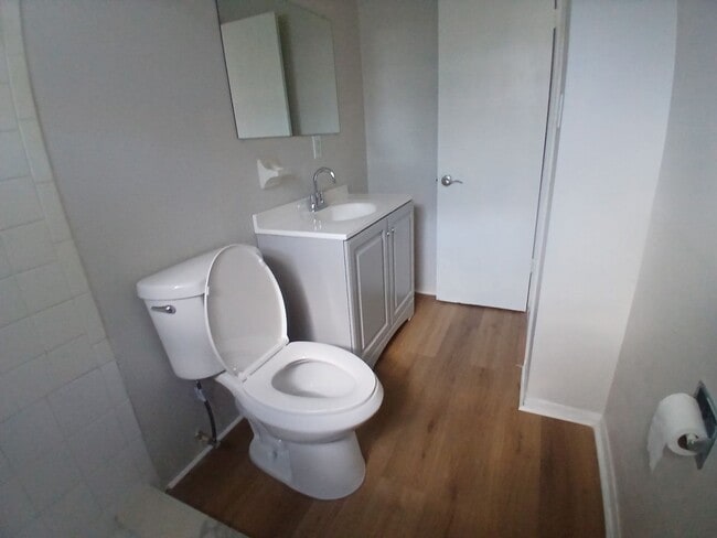 Photo - 2/1 units, Multi fam unit in Tampa near local amenities Unit B