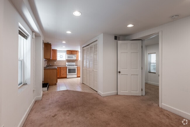 Building Photo - 1819 W Cortland St Unit CH1 Rental