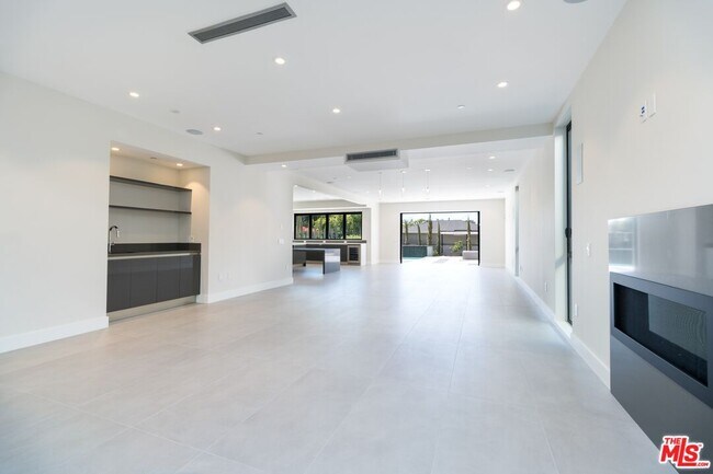 Photo - 159 S Bowling Green Way