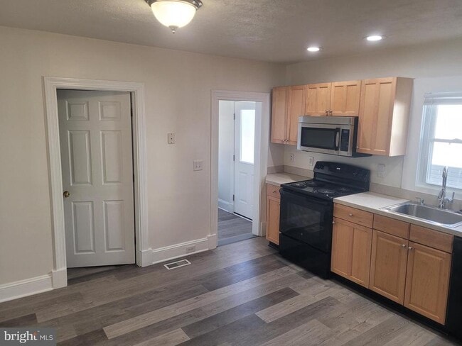 Photo - 48 Webster St