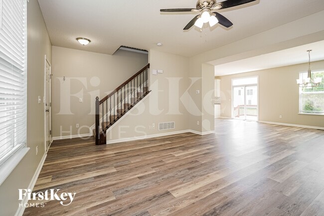 Photo - 891 Orwell St