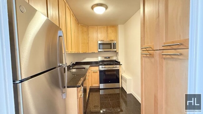 Building Photo - EAST 49 STREET Unit 7K Rental