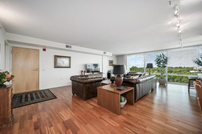 Photo - 9725 Woods Dr Unidad 1002