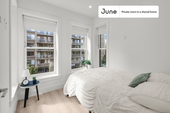 Building Photo - Room in Shared 4 bed/2 bath home in Dupont Circle Unit B