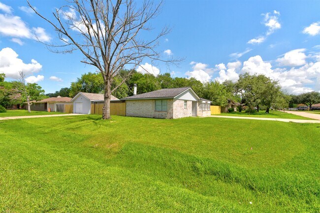 Photo - 8511 Honeysuckle