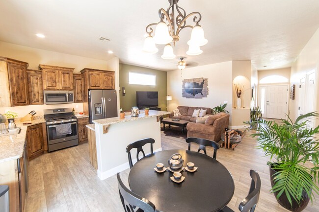 Photo - 2565 W 245 N