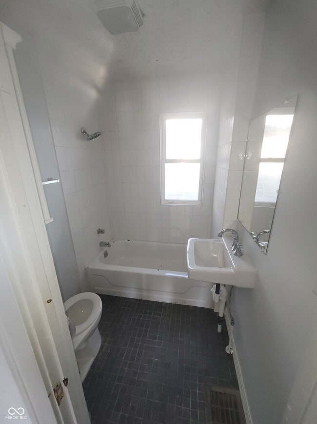 Photo - 2949 Adams St