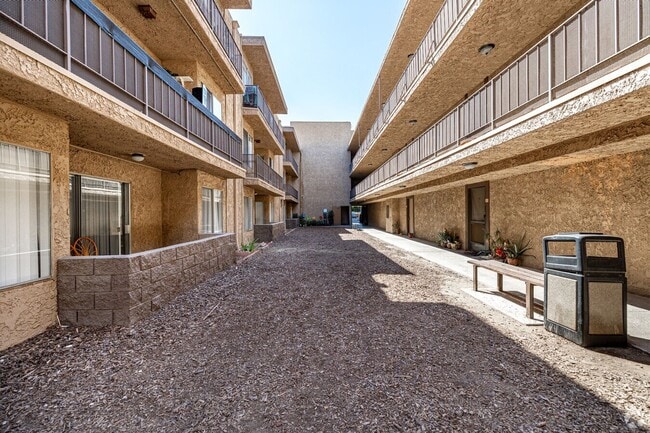 Welcome to Sherman West Apartments !!!