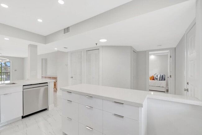 7240 Huntington Ln Unit 202