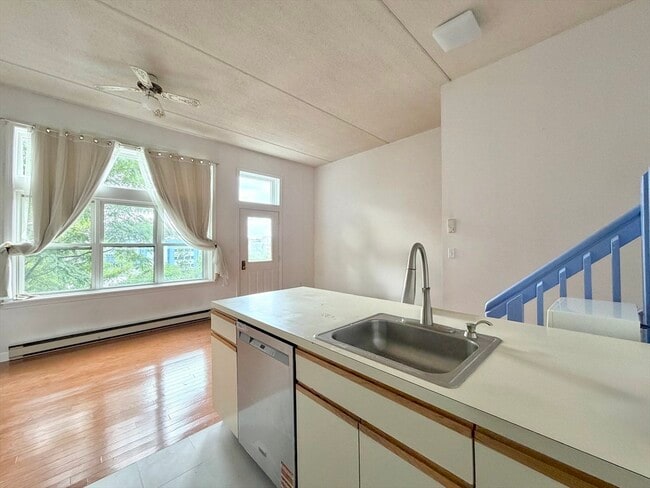 Photo - 26 Ellingwood St