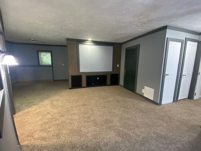 Photo - 3 Bedroom House Near Mills Pool