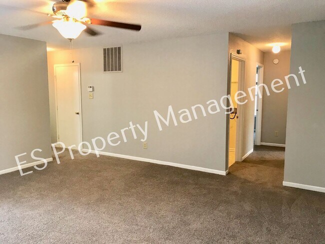 Photo - Beautiful 3 Bedroom 2 Bathroom Ranch Style Home in Lawrence!
