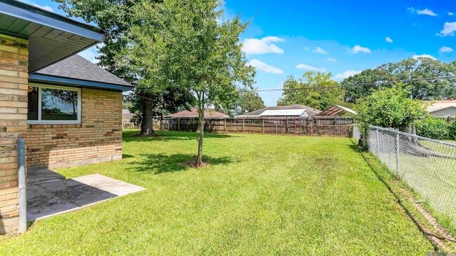 Photo - 826 Sherron Ave