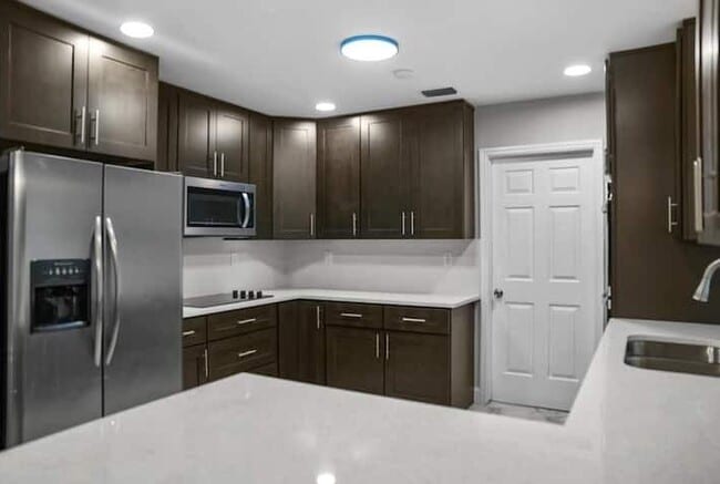 Building Photo - 1800 Wisteria St Rental